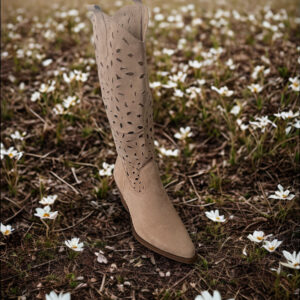 Stivale traforato chiaro